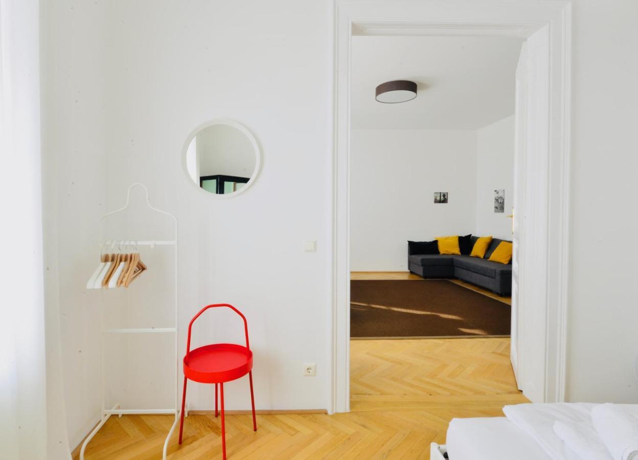 Vintage-Apartment Close To Karlsplatz Il Виена Екстериор снимка