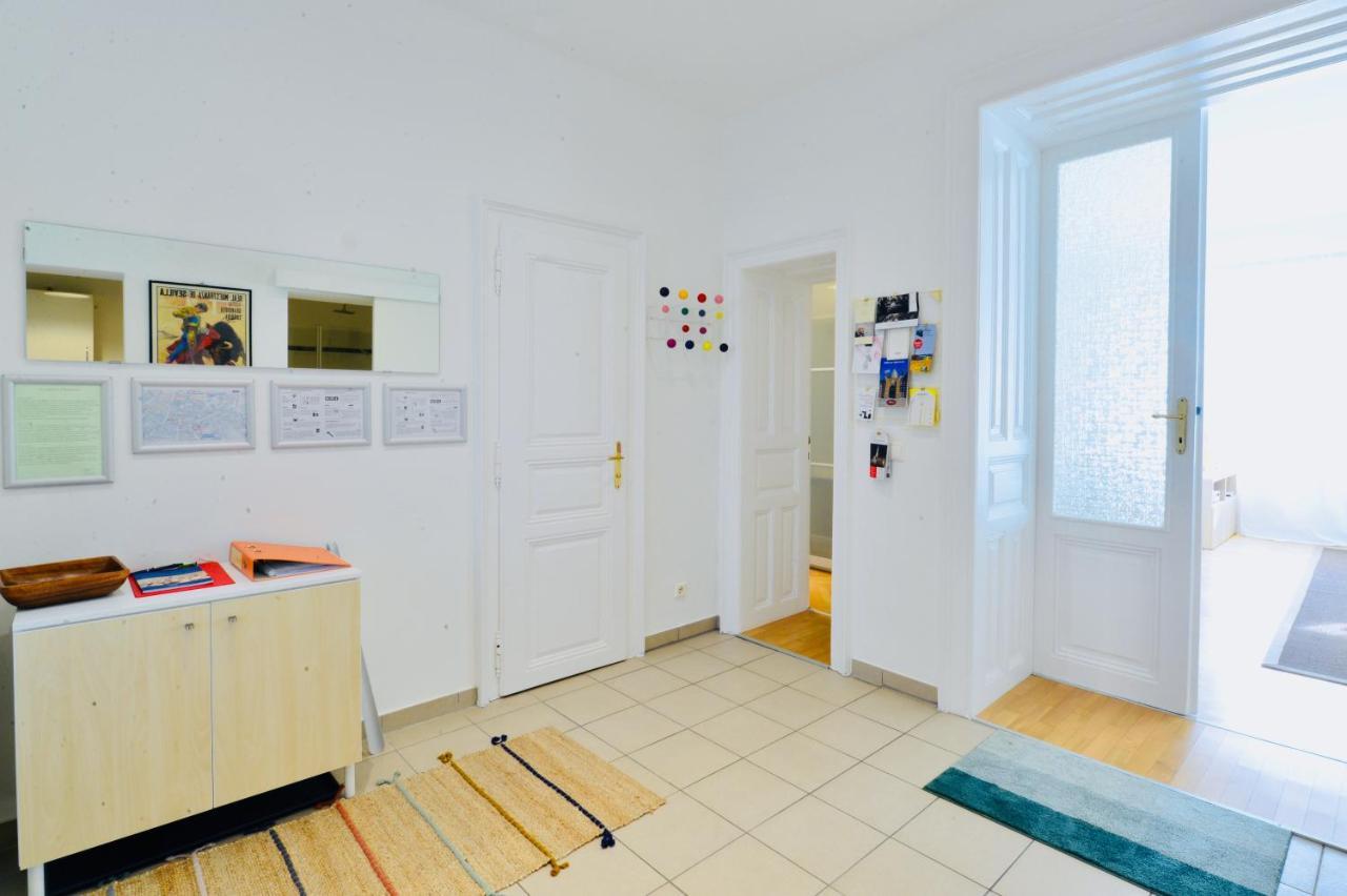 Vintage-Apartment Close To Karlsplatz Il Виена Екстериор снимка