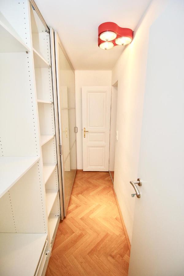 Vintage-Apartment Close To Karlsplatz Il Виена Екстериор снимка